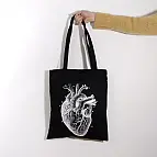 Una tote bag dal design intenso