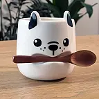 Tazza con cucciolo e cucchiaio di legno