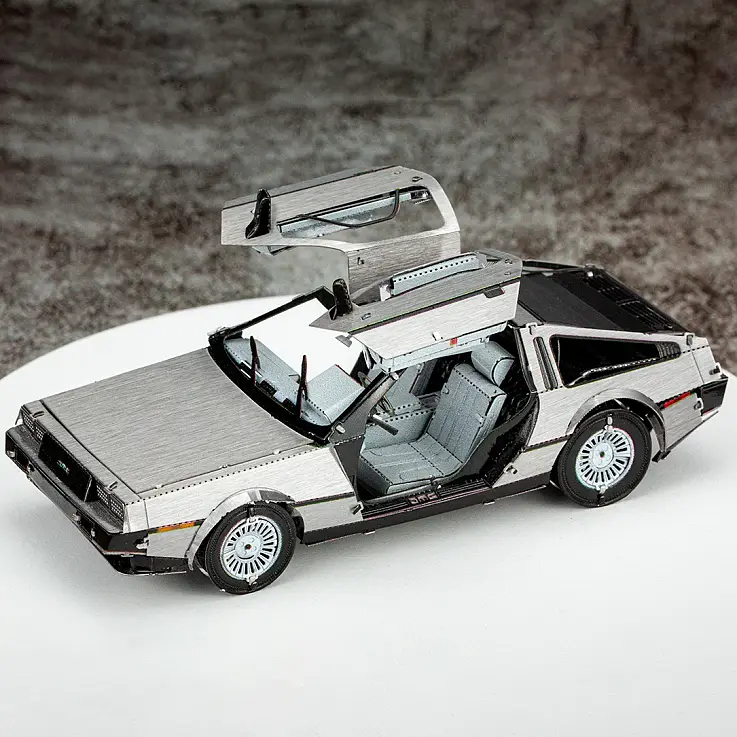 Un kit per la costruzione della DeLorean di Ritorno al futuro